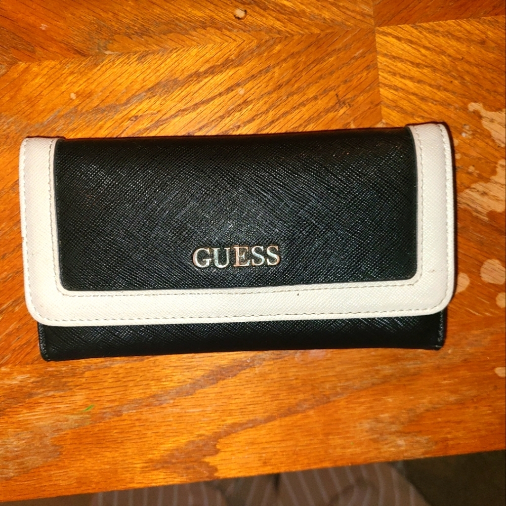 GUESS Wallet